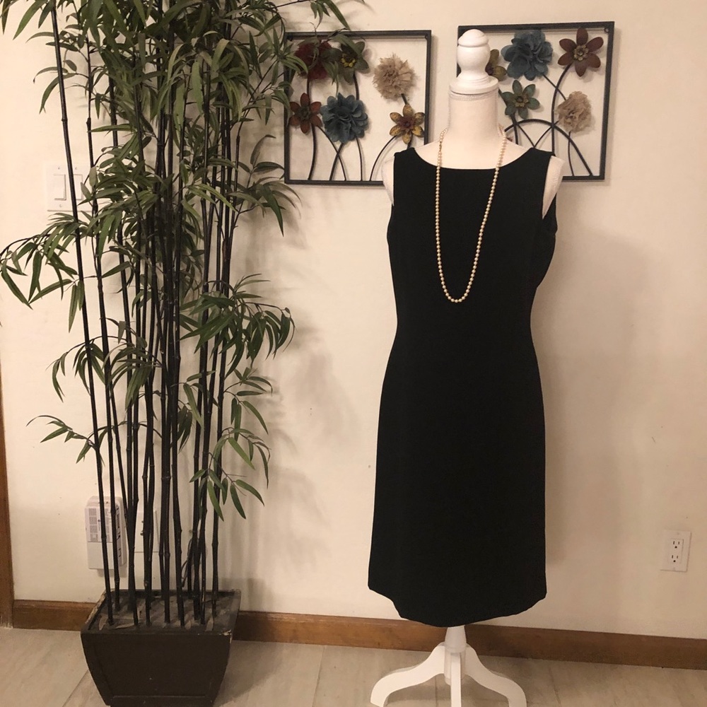 Tahari lined black shift dress size 6